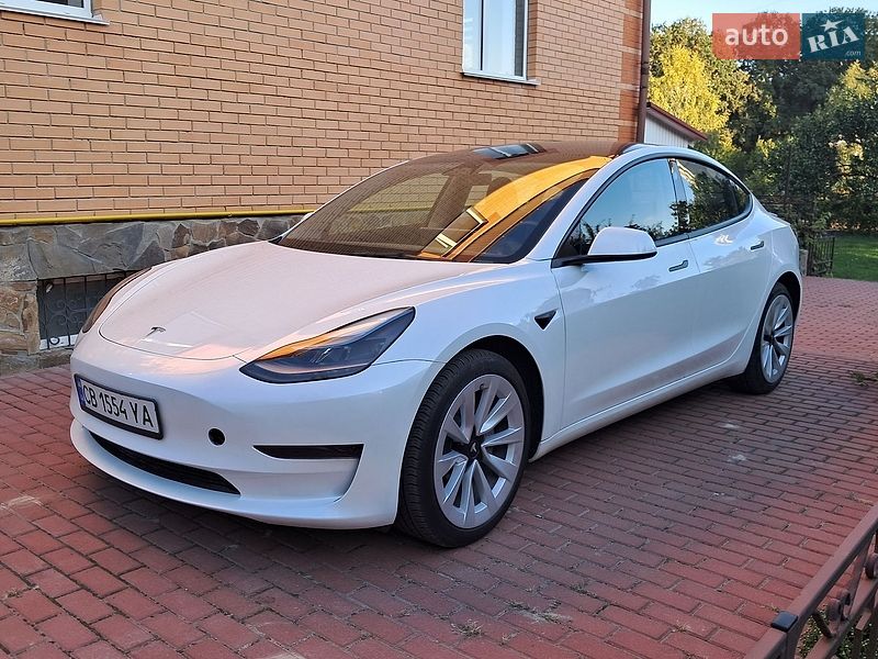 Седан Tesla Model 3 2023 в Чернігові
