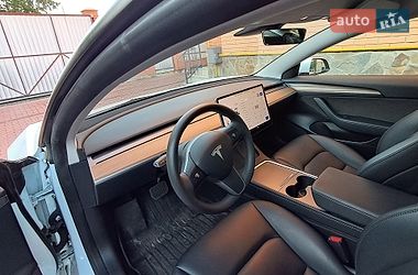 Седан Tesla Model 3 2023 в Чернігові