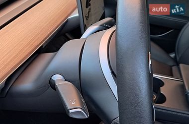 Седан Tesla Model 3 2023 в Чернігові