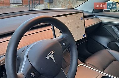 Седан Tesla Model 3 2023 в Чернігові