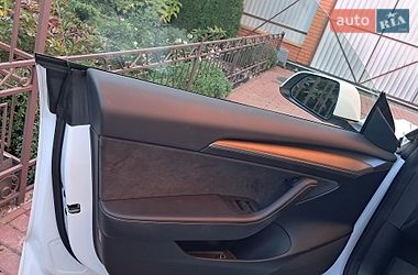 Седан Tesla Model 3 2023 в Чернігові