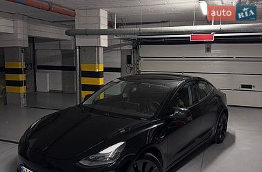Седан Tesla Model 3 2021 в Киеве