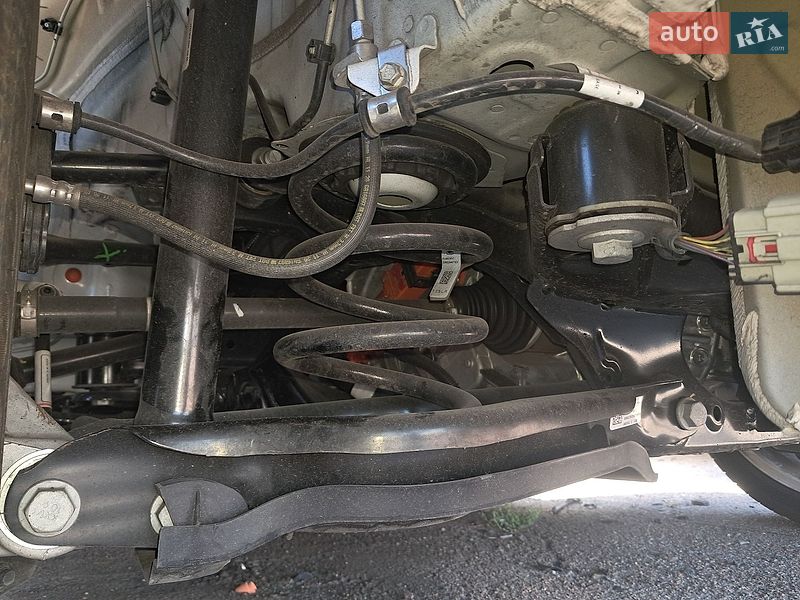 Седан Tesla Model 3 2023 в Чернігові