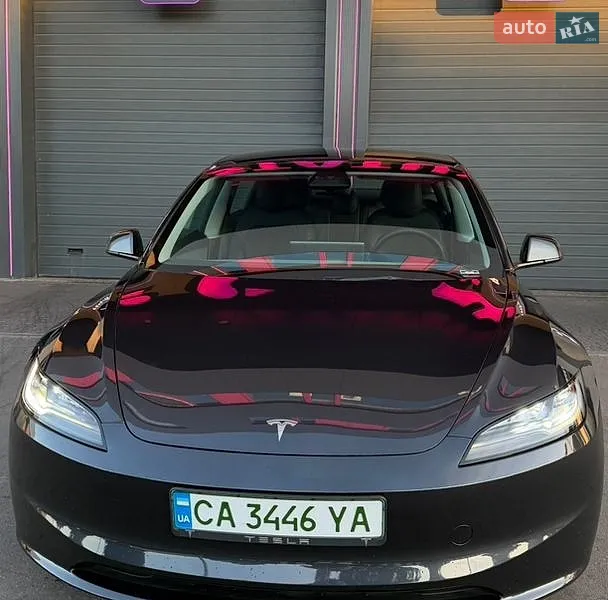 Tesla Model 3 2024