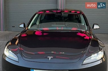 Tesla Model 3  2024