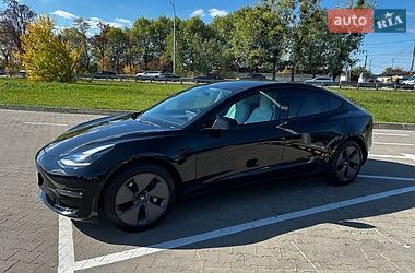 Седан Tesla Model 3 2022 в Киеве