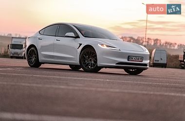 Tesla Model 3  2025