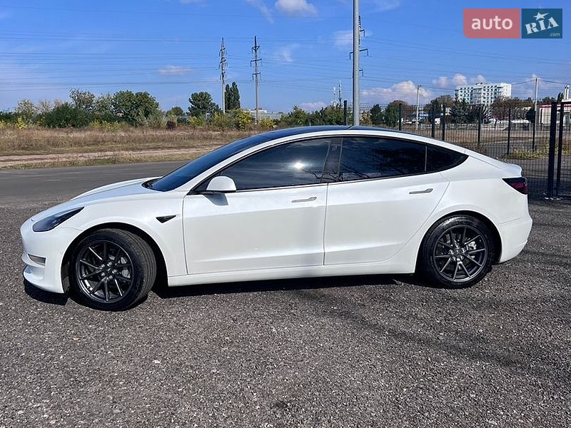 Седан Tesla Model 3 2022 в Полтаві