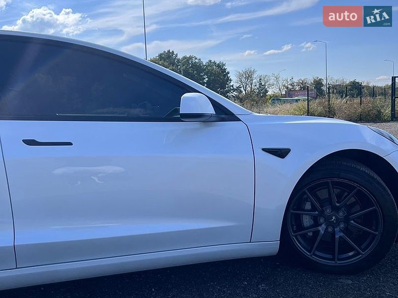 Седан Tesla Model 3 2022 в Полтаві