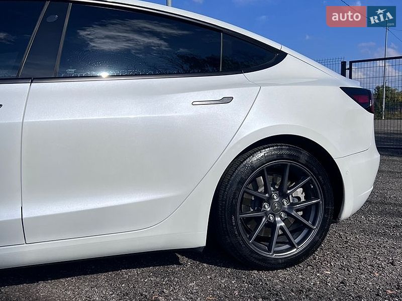 Седан Tesla Model 3 2022 в Полтаві