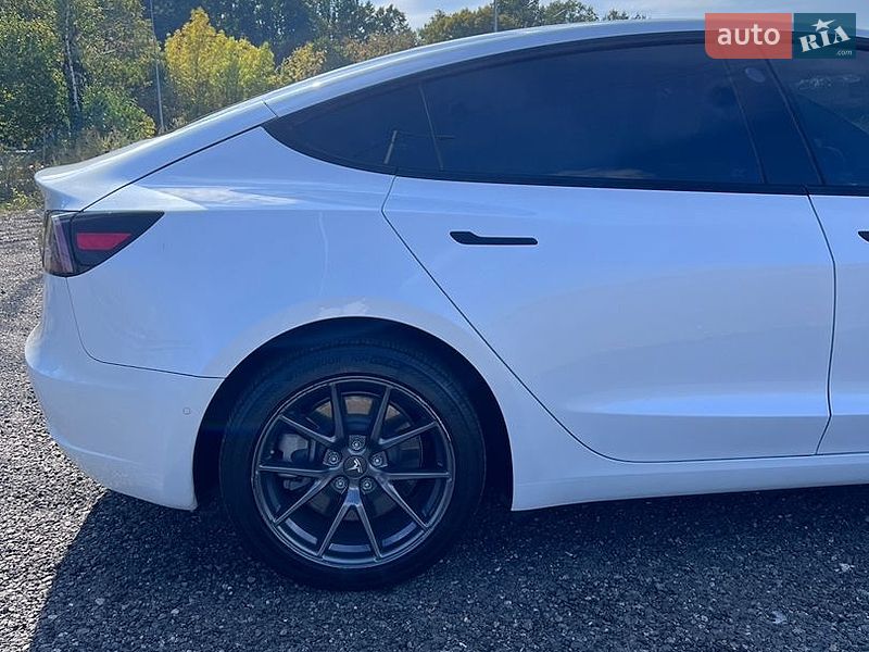 Седан Tesla Model 3 2022 в Полтаві