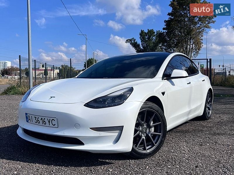 Седан Tesla Model 3 2022 в Полтаві