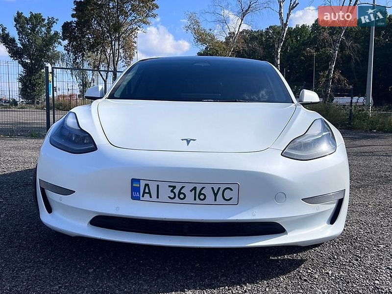 Седан Tesla Model 3 2022 в Полтаві