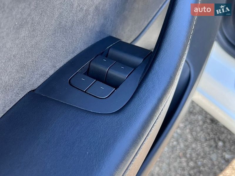 Седан Tesla Model 3 2022 в Полтаві