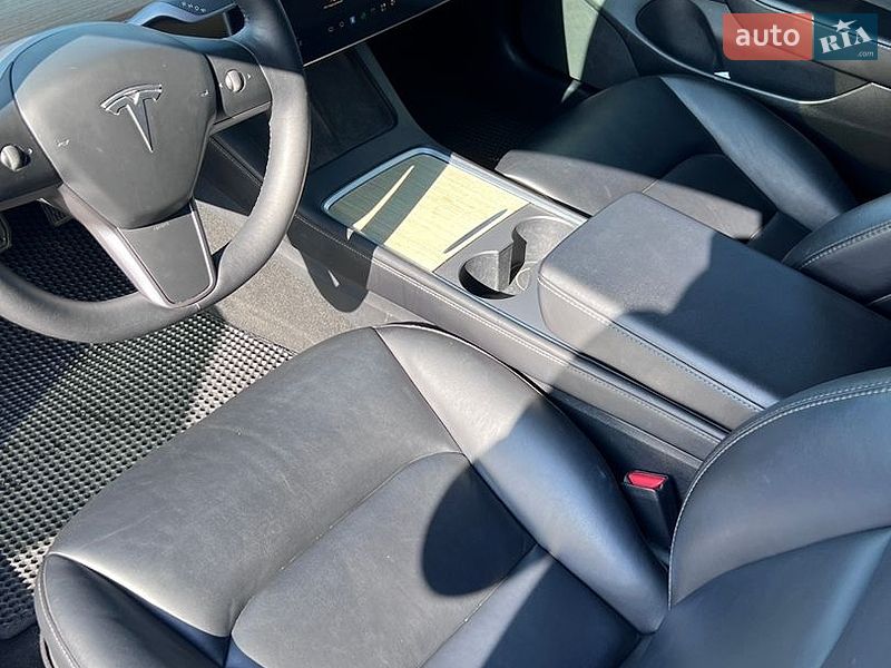 Седан Tesla Model 3 2022 в Полтаві
