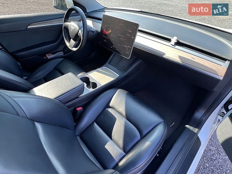 Седан Tesla Model 3 2022 в Полтаві