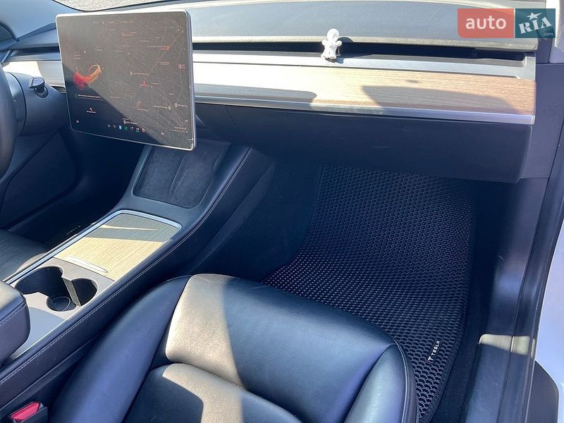 Седан Tesla Model 3 2022 в Полтаві