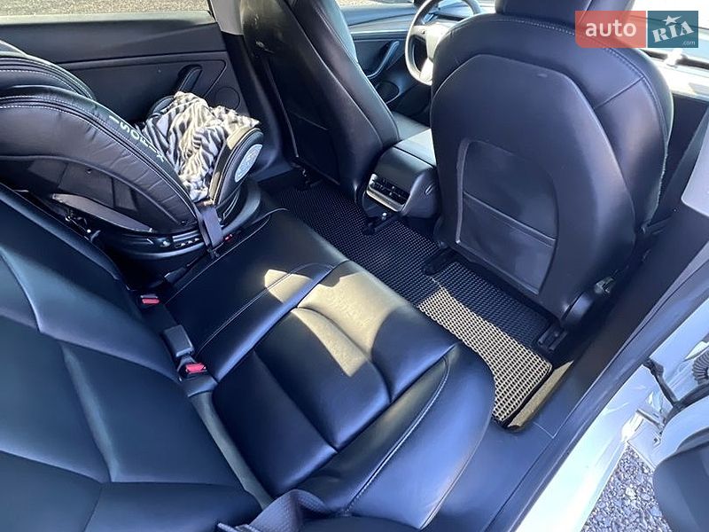 Седан Tesla Model 3 2022 в Полтаві