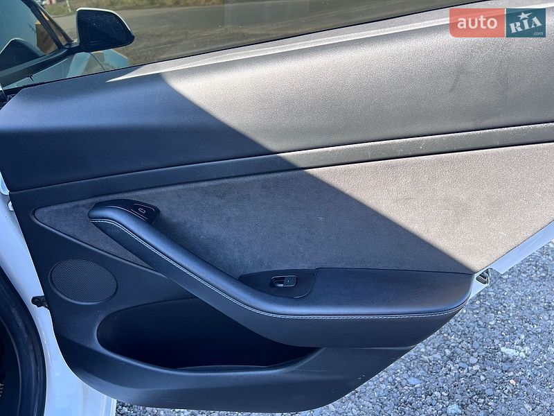 Седан Tesla Model 3 2022 в Полтаві