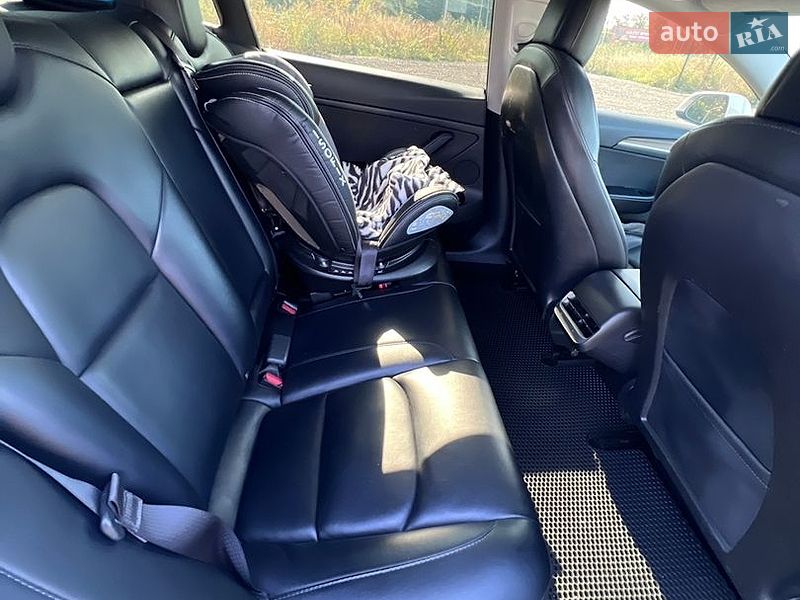 Седан Tesla Model 3 2022 в Полтаві