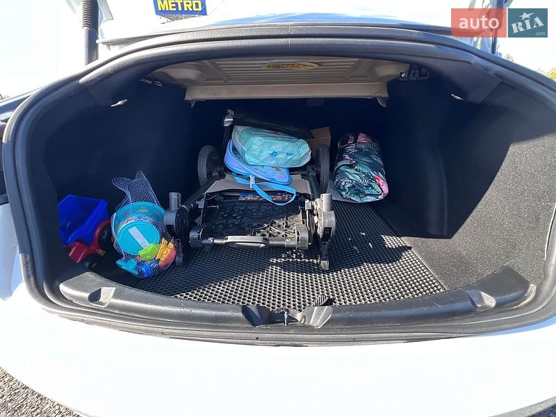 Седан Tesla Model 3 2022 в Полтаві