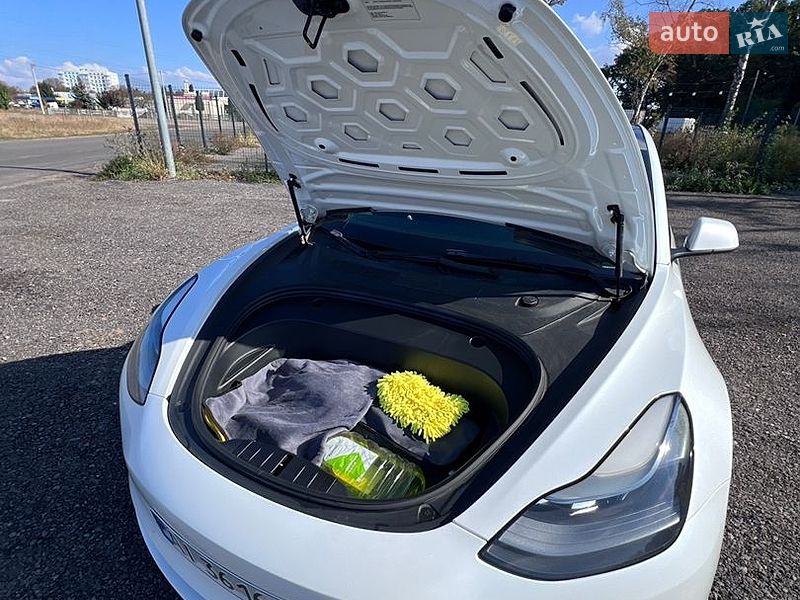Седан Tesla Model 3 2022 в Полтаві