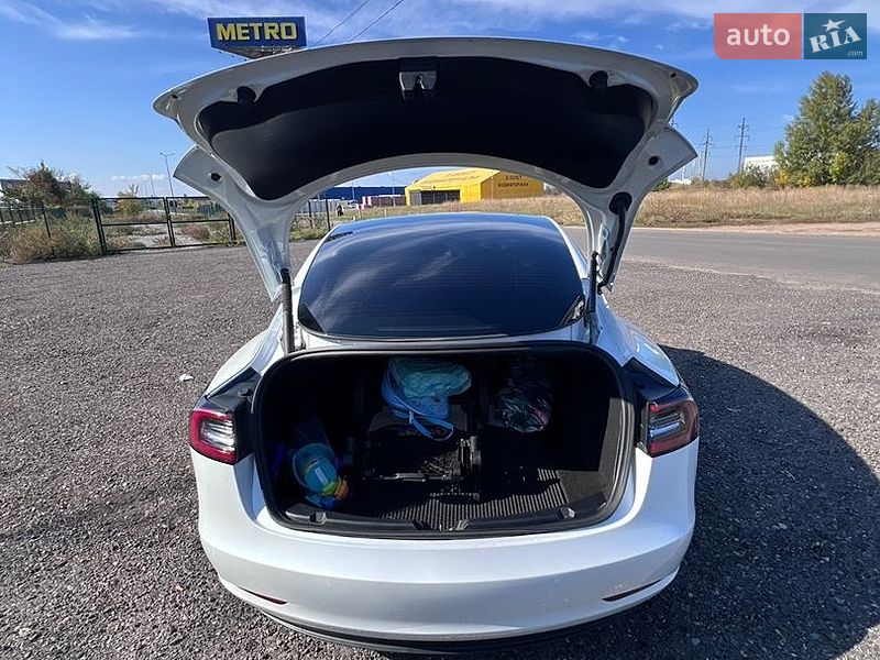 Седан Tesla Model 3 2022 в Полтаві