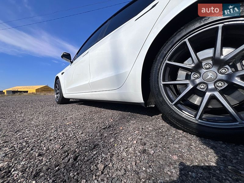 Седан Tesla Model 3 2022 в Полтаві