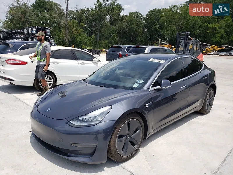Tesla Model 3 2020