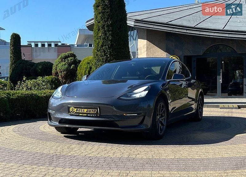 Седан Tesla Model 3 2019 в Львове