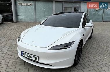 Tesla Model 3  2023