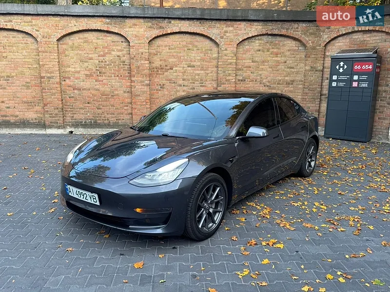 Tesla Model 3 2020