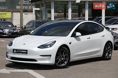 Tesla Model 3  2021