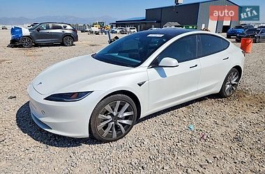 Tesla Model 3  2025