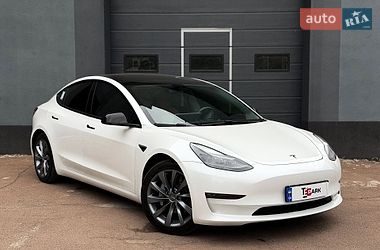 Tesla Model 3  2021