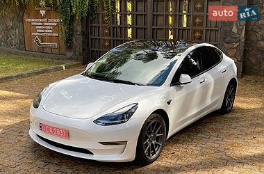 Tesla Model 3  2022