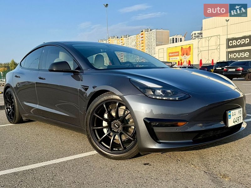 Седан Tesla Model 3 2022 в Києві