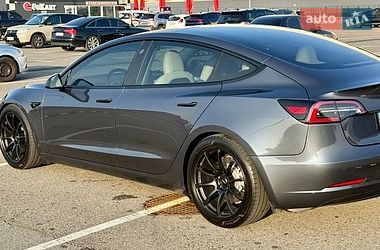 Седан Tesla Model 3 2022 в Києві