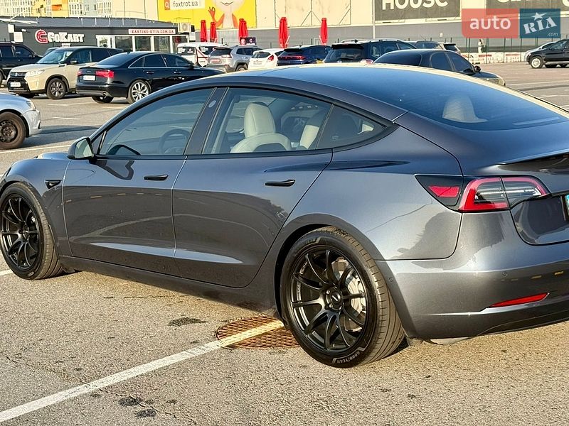 Седан Tesla Model 3 2022 в Києві