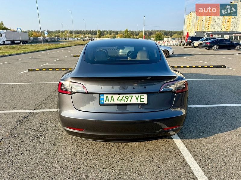 Седан Tesla Model 3 2022 в Києві