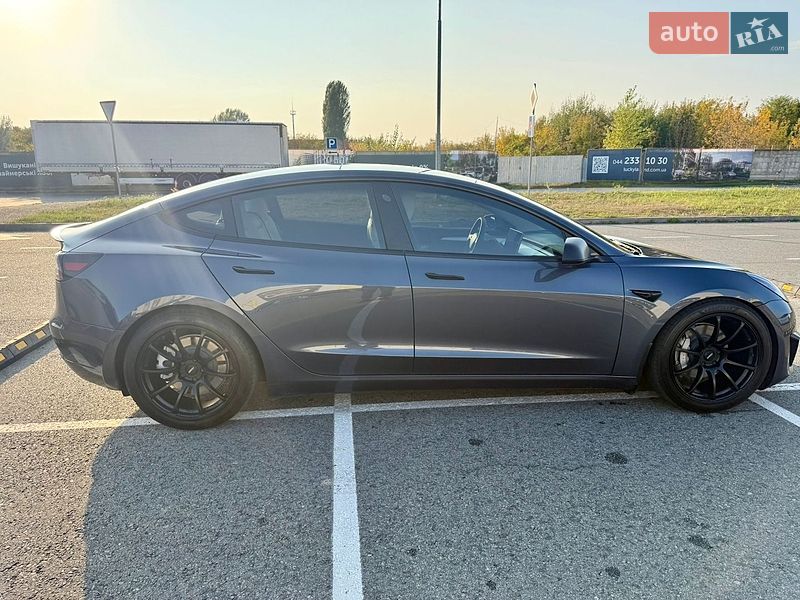 Седан Tesla Model 3 2022 в Києві