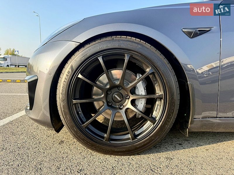 Седан Tesla Model 3 2022 в Києві