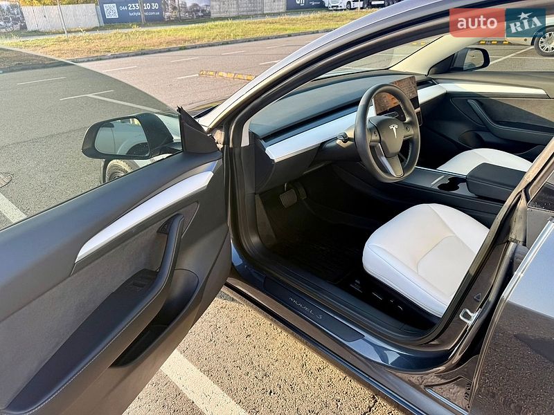 Седан Tesla Model 3 2022 в Києві