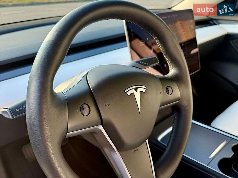 Седан Tesla Model 3 2022 в Києві