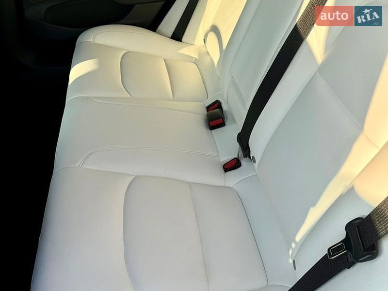 Седан Tesla Model 3 2022 в Києві