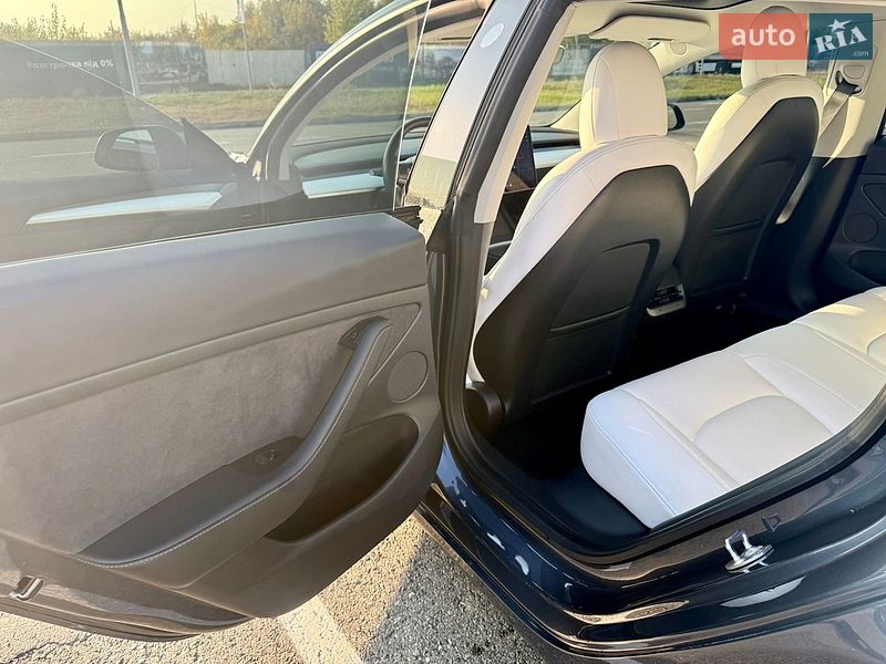 Седан Tesla Model 3 2022 в Києві