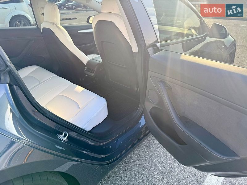 Седан Tesla Model 3 2022 в Києві
