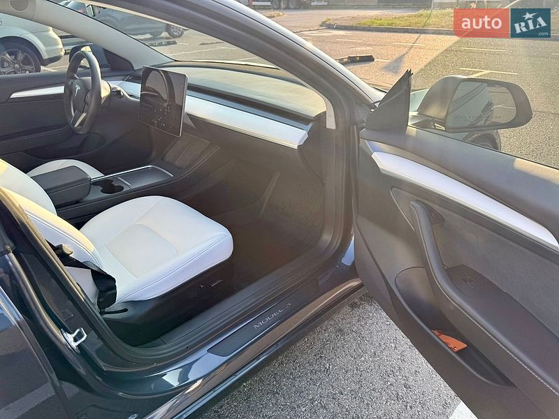 Седан Tesla Model 3 2022 в Києві