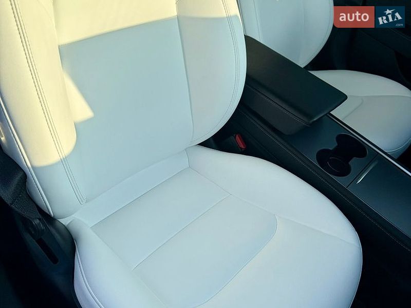 Седан Tesla Model 3 2022 в Києві