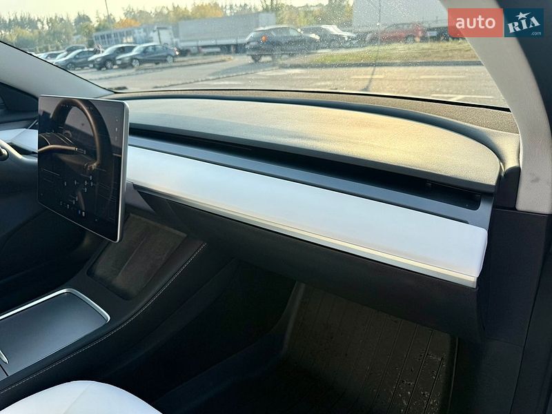 Седан Tesla Model 3 2022 в Києві